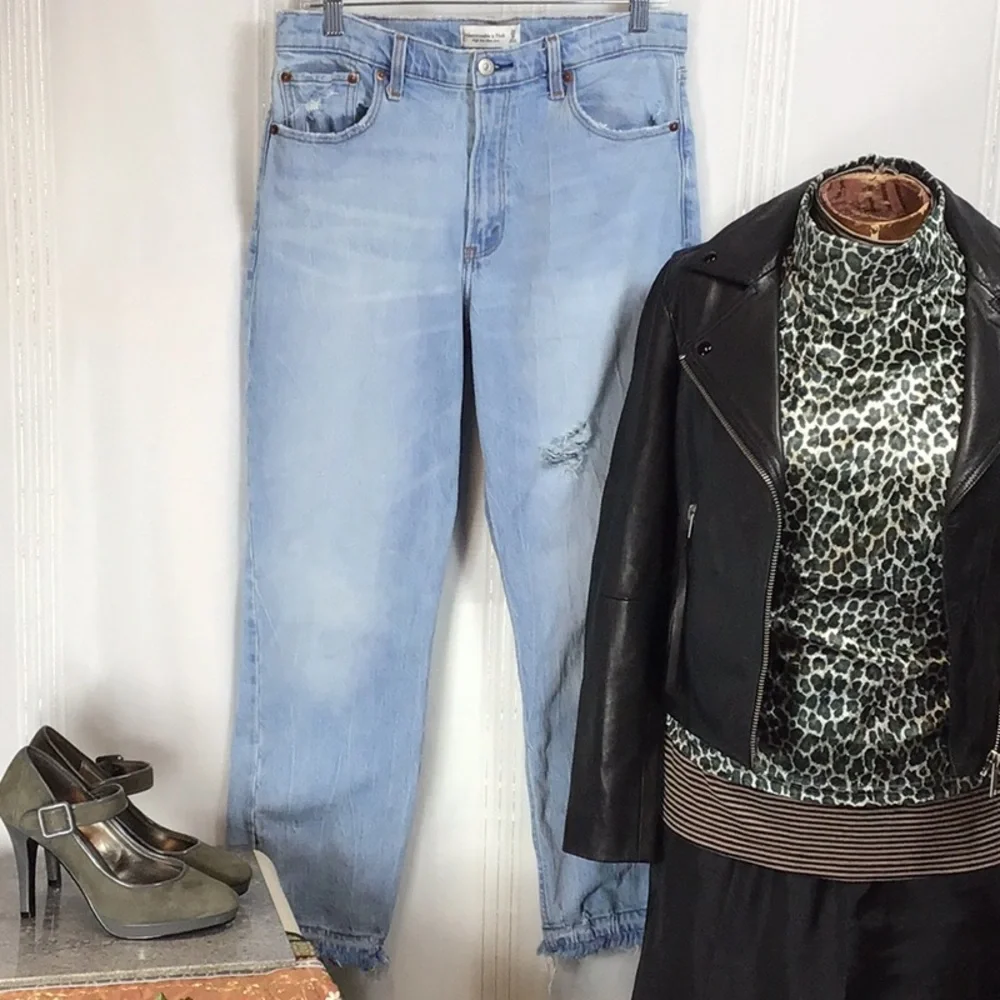 Abercrombie ‘High Rise Mom Jean’ Frayed Ankle Distressed Denim Sz.29/8R - Picture 12 of 12